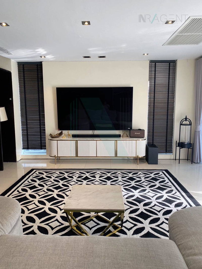 Houses for rent : For Rent 2-story House NOBLE TARA PATTANAKARN 5 bedroom 6 bathroom