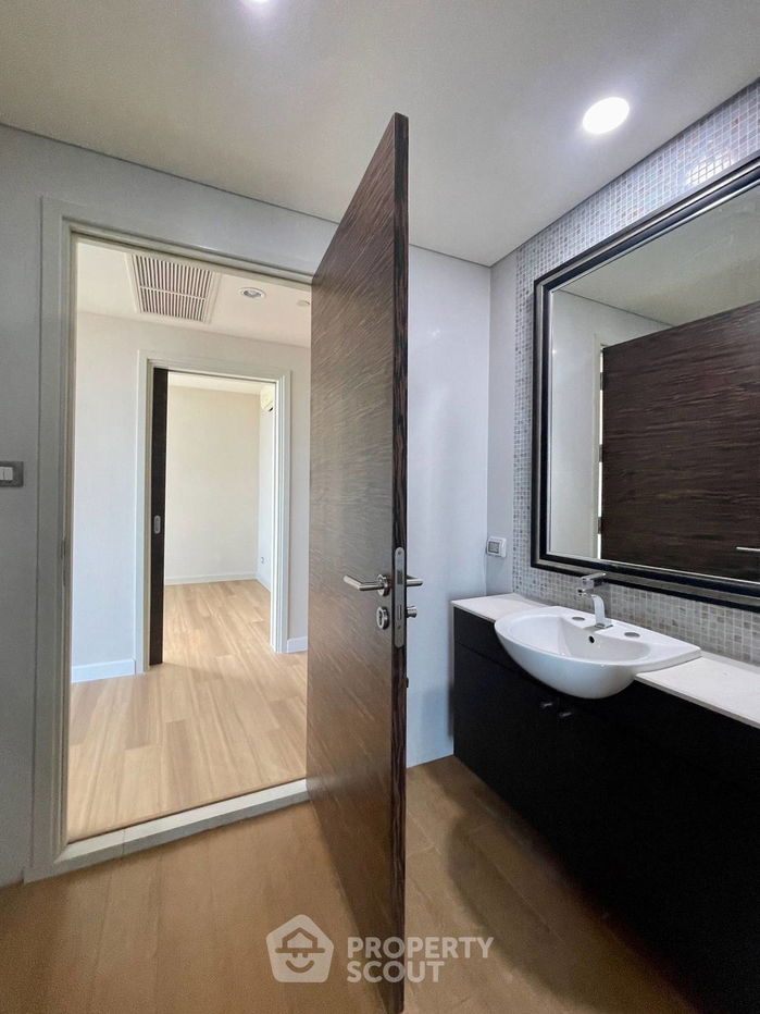 picture 4-BR Condo at Watermark Chaophraya near BTS Krung Thon Buri (ID 2098470) - 6/12