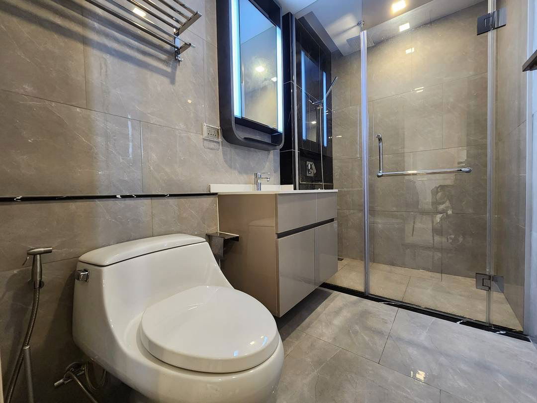 picture One nine five 🍁 Nice new condo 🍁 Fully furnished 🍁 ready to move in - 9/10