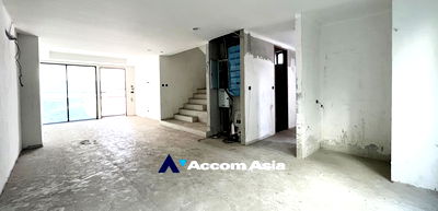 ทาวน์โฮม กรุงเทพมหานคร : 🔼🔽 AccomA 📩 Pet friendly 4 BR Townhouse @Moon Terrace Village (AA32936)