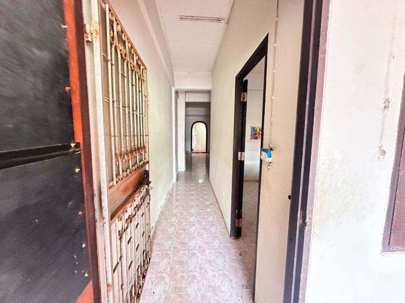picture Townhouse for sale, Soi 4, Fueang Fa Village 9, Soi Mangkon Khanthi, selling price only 1.3 million baht!! Size 19 sq m. - 3/24
