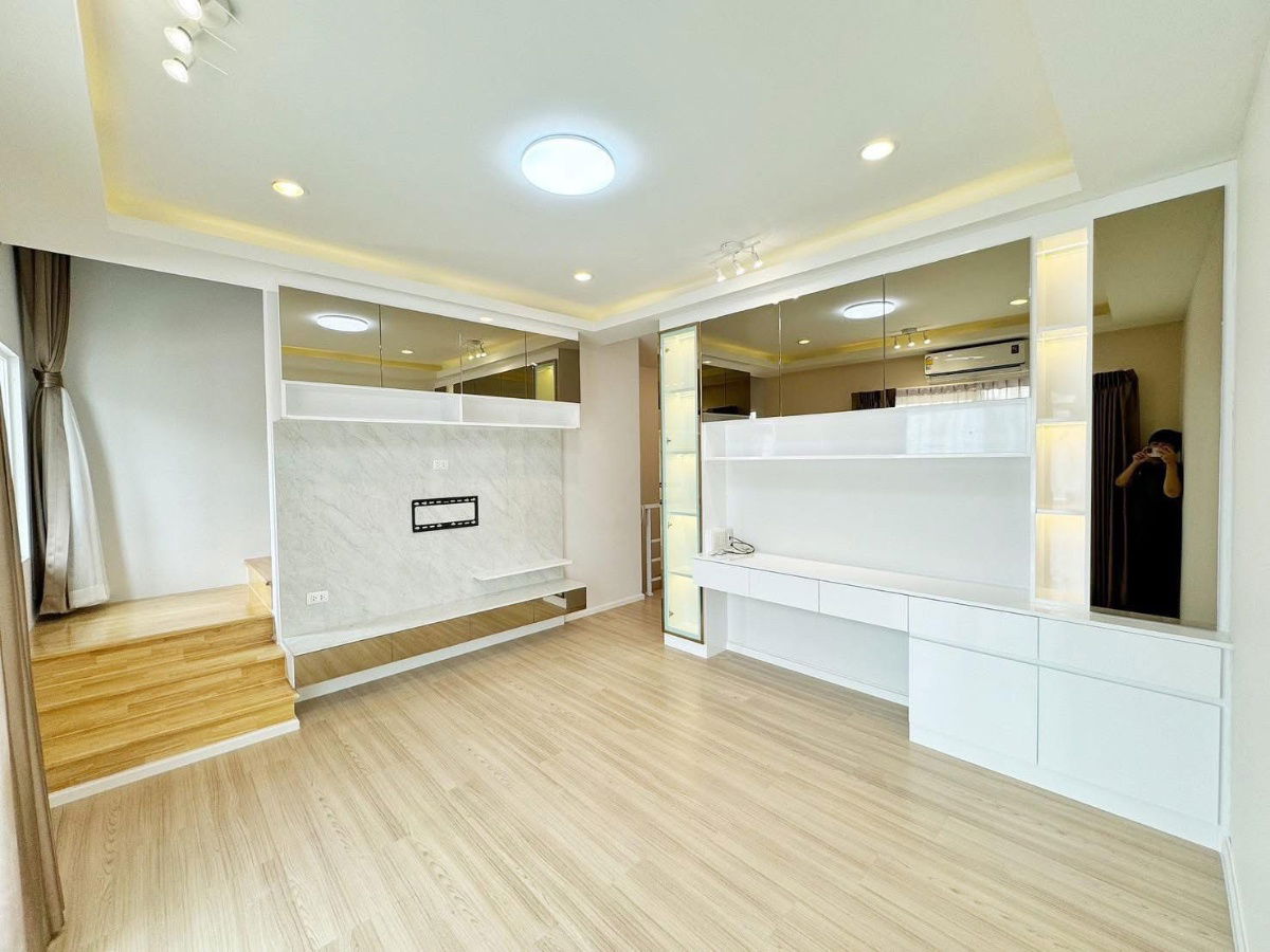 รูป P0087 ขายทาวน์เฮ้าส์ 3 ชั้น บ้านกลางเมือง สวนหลวง (หลังมุม พร้อมตกแต่ง) - รูปที่ 4/15