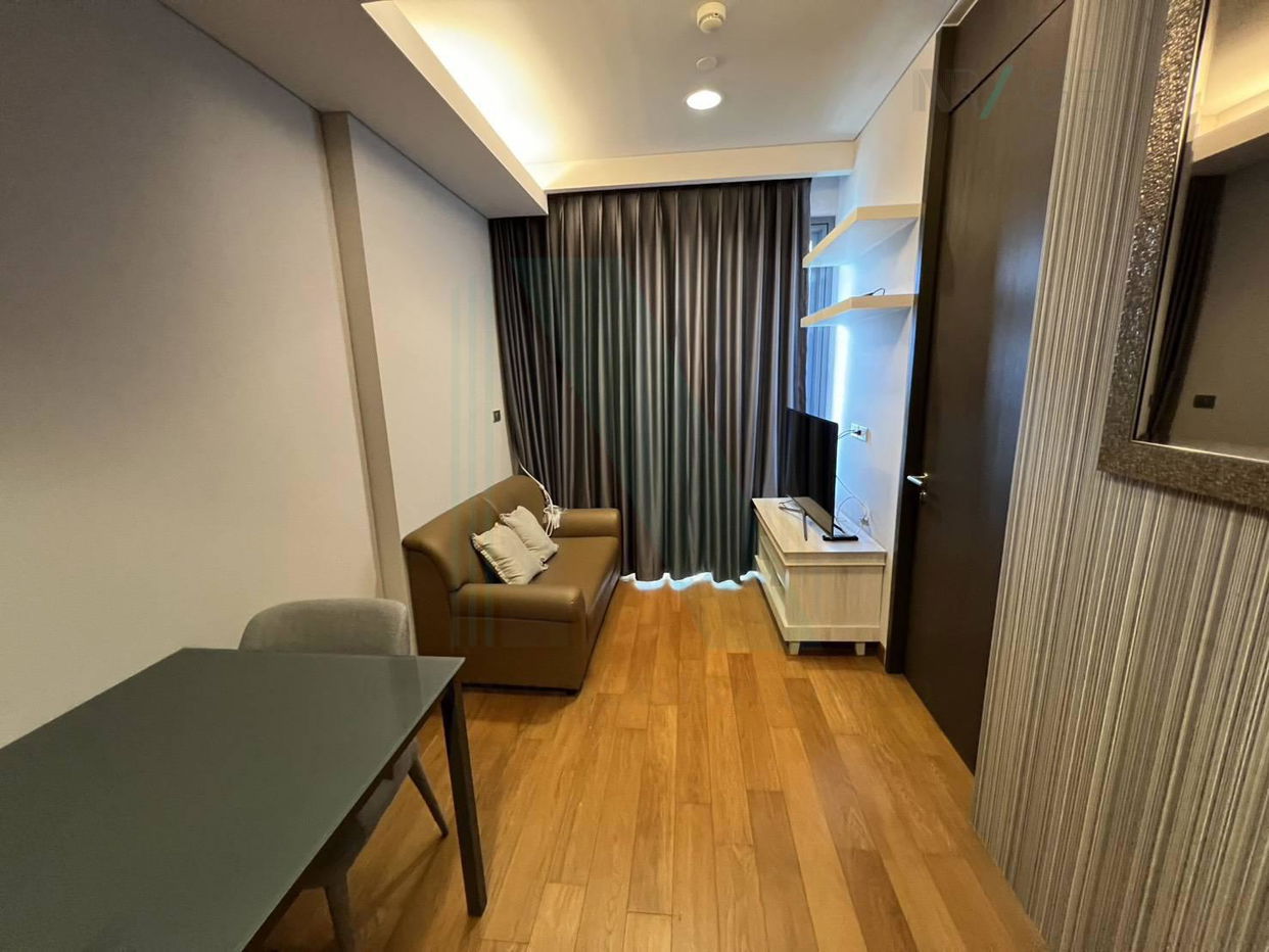 picture For Rent Condo THE LUMPINI 24 Building 1, Floor 30,1 bed room, Room size 31 sqm - 1/8