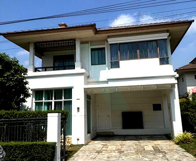 เช่าบ้านเดี่ยว วิทยาลัยนานาชาติราฟเฟิลส์ : ให้เช่าบ้านเดี่ยว 2 ชั้น เศรษฐสิริ บางนา-วงแหวน 3 ห้องนอน 3 ห้องน้ำ
