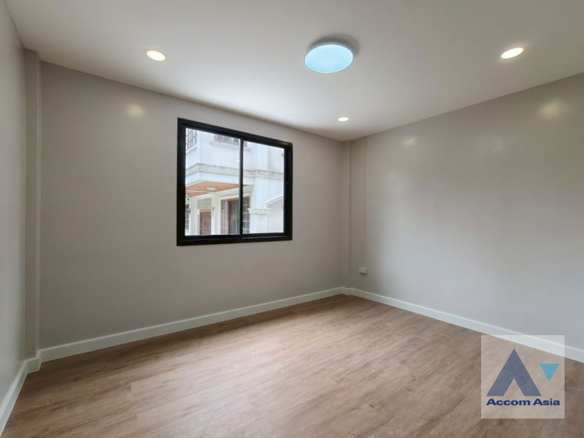 รูป 🔼🔽 AccomA 📩 Townhouse in Ekkamai with modern charm (AA42408) - รูปที่ 13/20