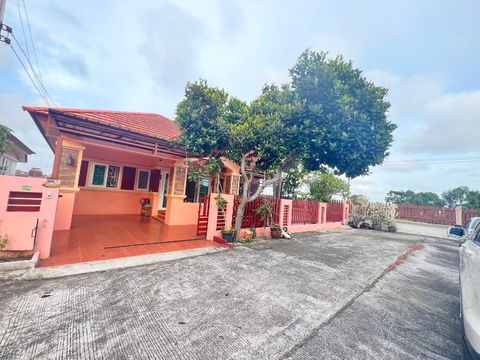 ขาย / เช่า บ้านเดี่ยวชั้นเดียว ใกล้สนามบิน บ้านสวย 55 ตร.วา
3 นอน 2 น้ำ ทำเลดี เดินทางสะดวก