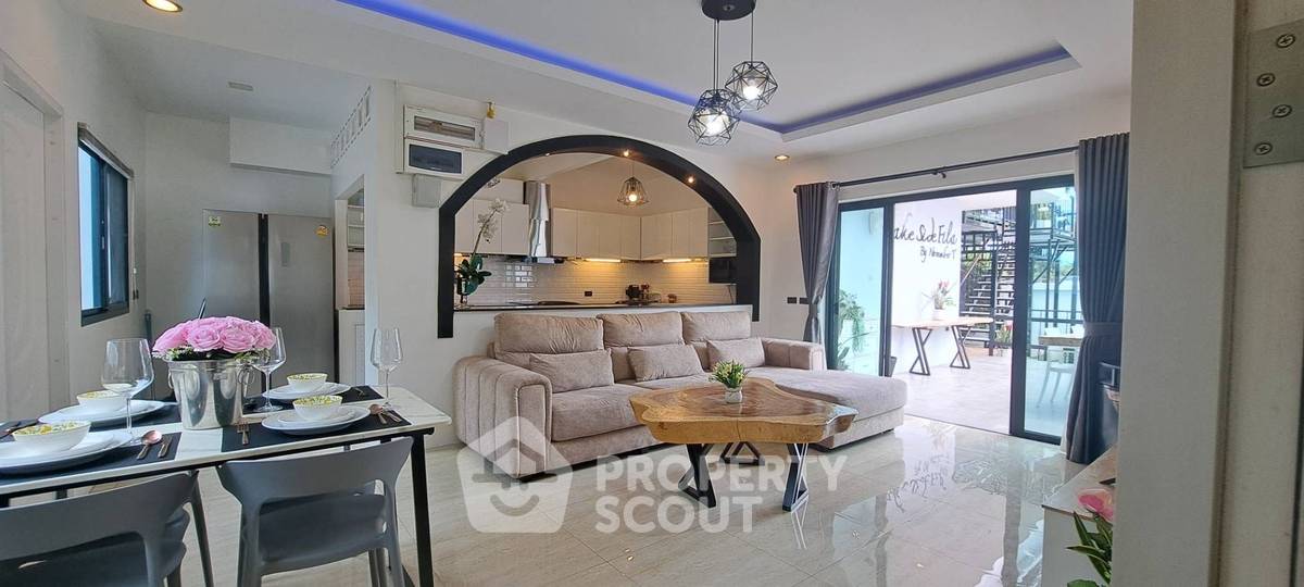 รูป วิลล่า 6-ห้องนอน ใกล้ เมืองพัทยา (ID 2215246) - รูปที่ 7/22