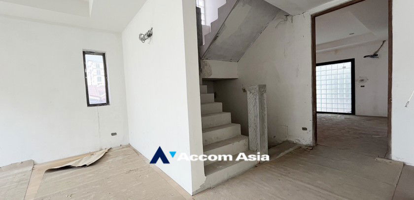 รูป 🔼🔽 AccomA 📩 Brand-new townhome in Moon Terrace Village, near BTS Phrom Phong (AA32924) - รูปที่ 10/20