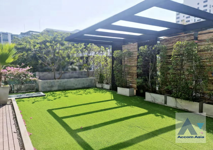 picture 🔼🔽 AccomA 📩 Modern Tropical Home with Natural Greenery and Airy Design (13001853) - 18/20