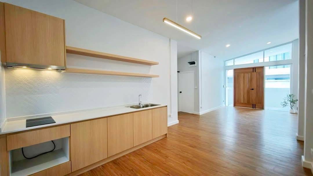 picture Sale of detached houses, large size 51 square wa, 3 bedrooms, 3 bathrooms, new Renovate Kik Chokchai 4 Ladprao, Macro Lotus Ladprao, Wang Hin 44. - 8/10