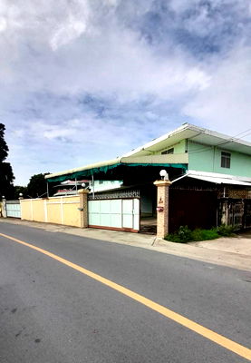 ที่ดิน เขตตลิ่งชัน : ขาย ที่ดินพร้อมบ้านเดี่ยว โกดัง และออฟฟิศ เลขที่ 24, 26