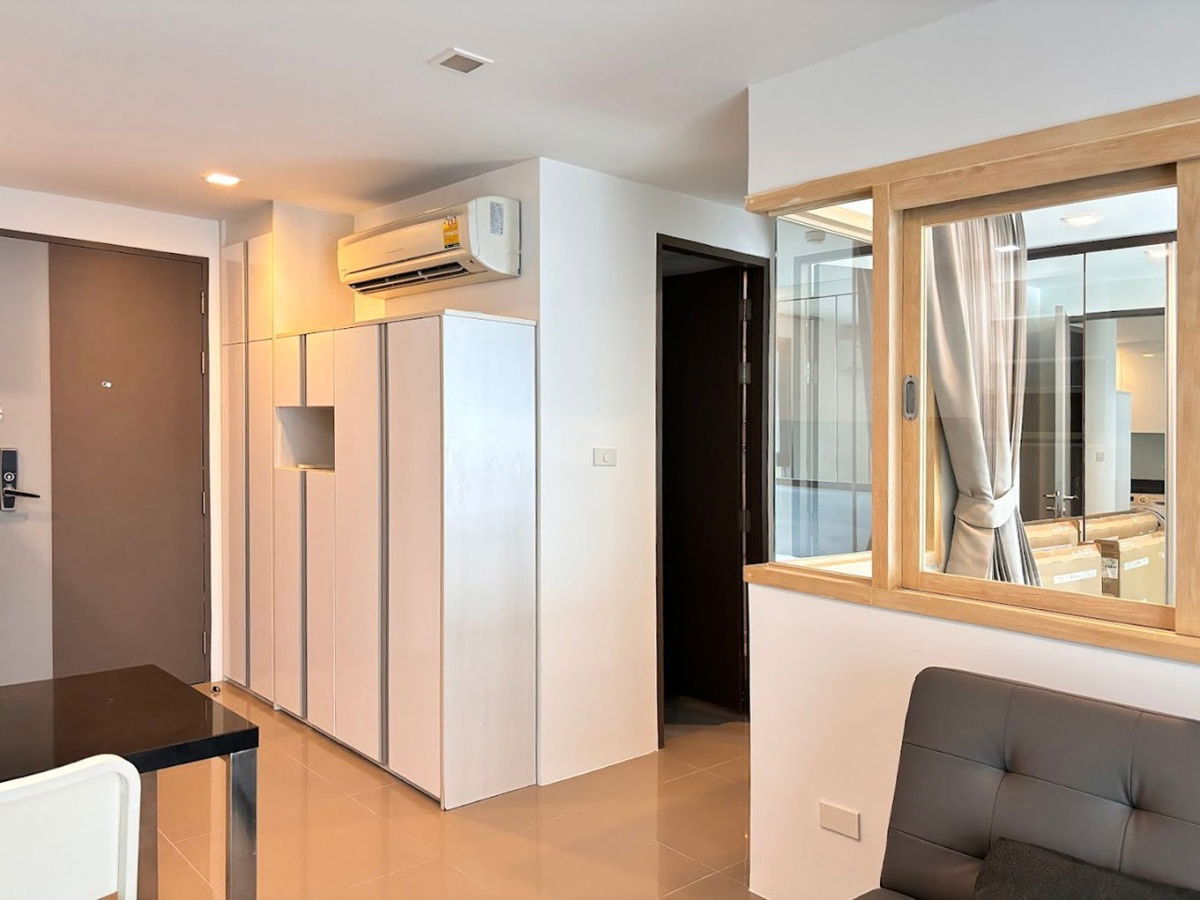 picture Modern 1-Bedroom Condo for Rent – Only 400m from BTS Asoke, Fully Furnished with Built-in Storage - 6/16