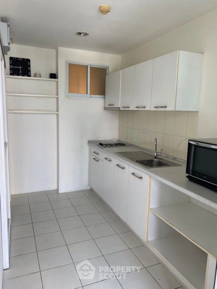 picture 1-BR Condo at Life @ Sathorn 10 near BTS Saint Louis (ID 2213808) - 8/13