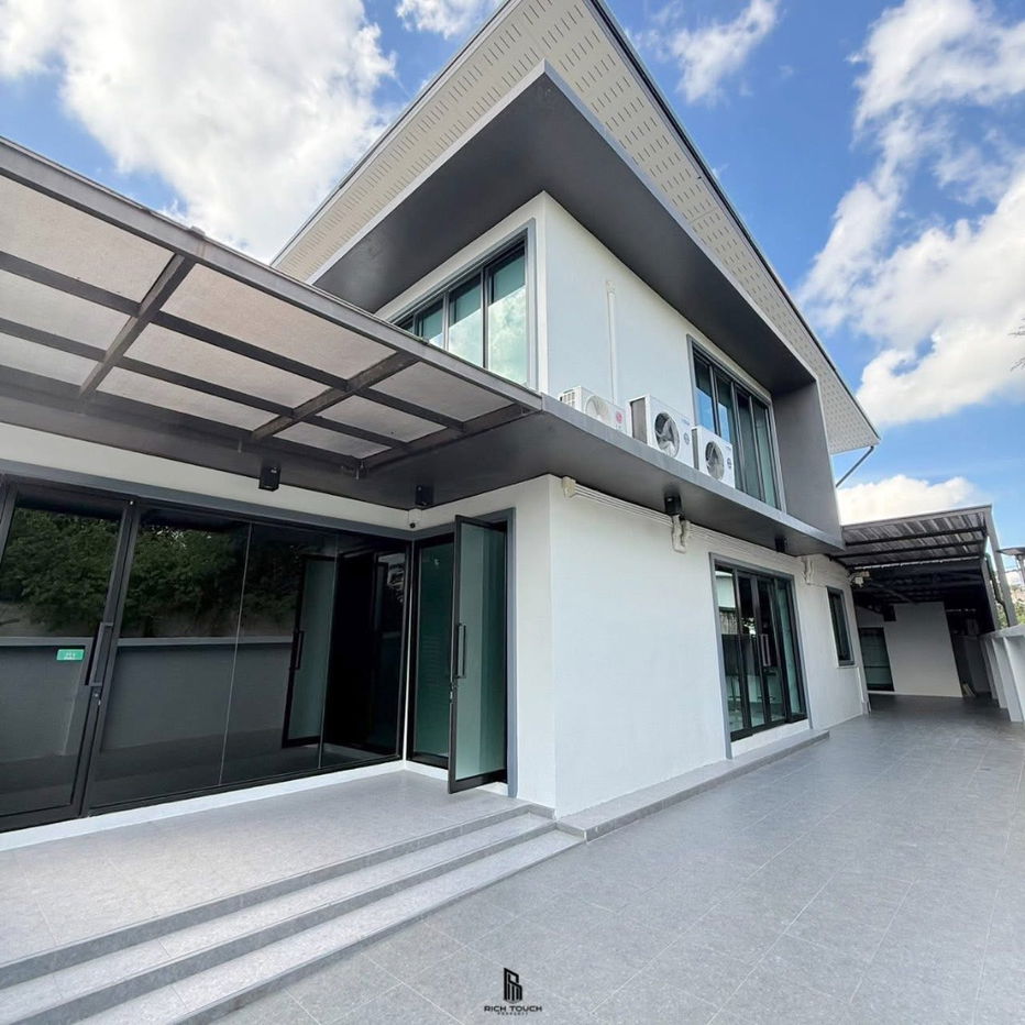 รูป โฮมออฟฟิศ บ้านหรู 📌บ้านพรุ ขาย 5.9 ล้าน (ใช้แผงโซลาร์เซลล์ ประหยัดไฟได้อีก) . - รูปที่ 1/25