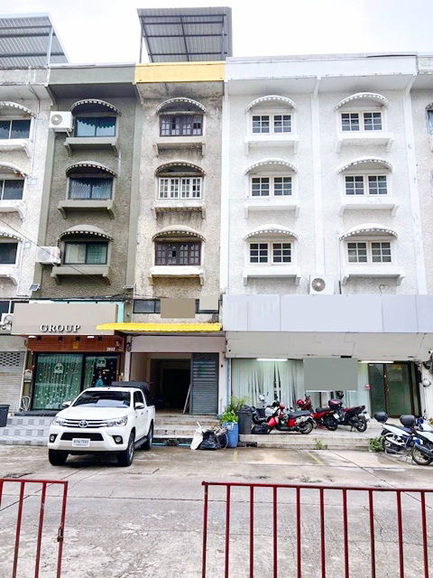 picture LatPhrao 126-132 Soi 7-11 50m. on main road MRT LatPhrao 101 300m. For rent commercial building 4-st - 1/8