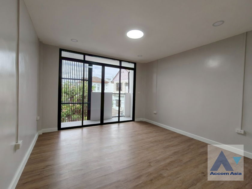 รูป 🔼🔽 AccomA 📩 Townhouse in Ekkamai with modern charm (AA42408) - รูปที่ 18/20