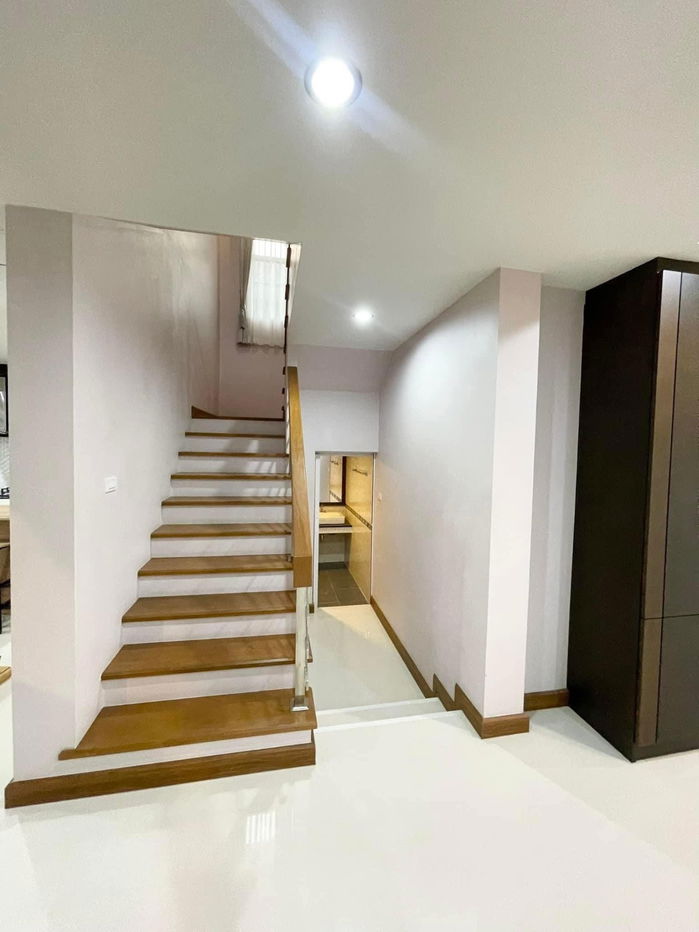 picture Pool villa House for  Rent !5bed , Near MaeKuang Market, Near Central  Chiangmai ChiangMai  - 16/24