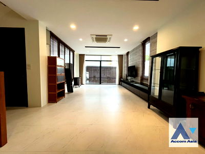 บ้านเดี่ยว ม.ศรีนครินทรวิโรฒ วิทยาเขตประสานมิตร : 🔼🔽 AccomA 📩  4 BR House in Khlong Toei (AA44093)