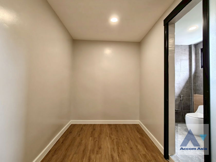 รูป 🔼🔽 AccomA 📩 Townhouse in Ekkamai with modern charm (AA42408) - รูปที่ 20/20