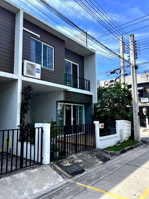 Townhouses for sale เทสโก้โลตัส บางพลี : For Sell Town house THE COLORS BANGNA-WONGWAEN 2-story 3 bedroom 2 bathroom