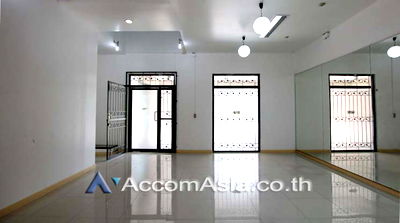 ทาวน์โฮมให้เช่า : 🔼🔽 AccomA 📩 Home Office 4 BR Townhouse in Phra Khanong (110098)