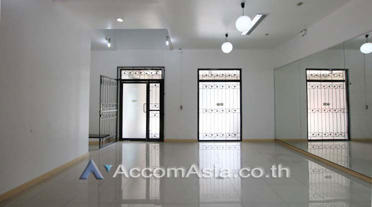 รูป 🔼🔽 AccomA 📩 Home Office 4 BR Townhouse in Phra Khanong (110098) - รูปที่ 1/16