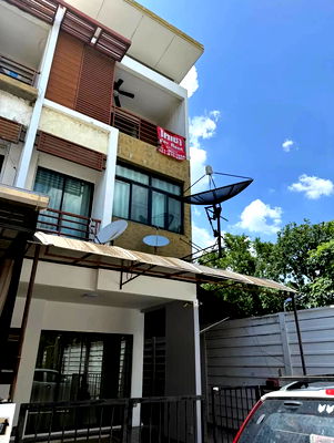 เช่าบ้านเดี่ยว เขตบางเขน : 🏡ให้เช่าทาวน์โฮม หมู่บ้านซิกเนเจอร์วัชรพล หลังริม