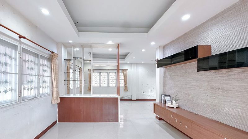 รูป ขายบ้านเดี่ยว โรยัล ปาร์ค วิลล์ สุวินทวงศ์44 ลำผักชีหนองจอก บ้านพร้อมอยู่ - รูปที่ 3/9