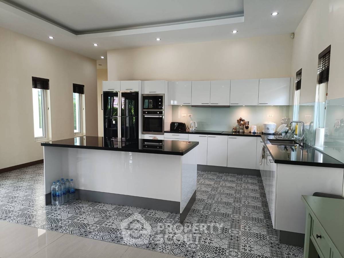 รูป วิลล่า 3-ห้องนอน ใกล้ เดอะ เวเนเซีย (ID 2215331) - รูปที่ 4/23