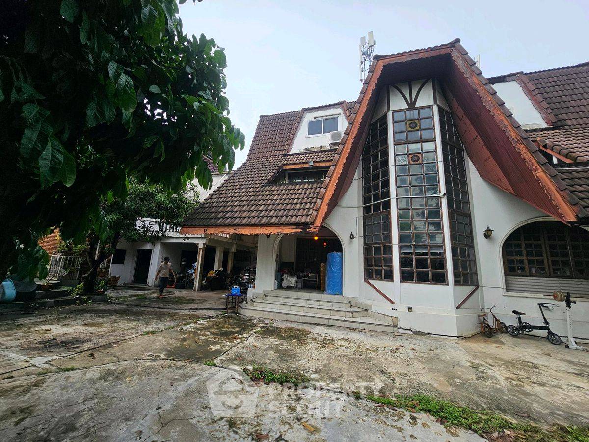 รูป ที่ดินสำหรับปล่อยเช่า 1,684 ตารางเมตร แถว ใน สามเสนนอก (ID 2214889) - รูปที่ 1/16