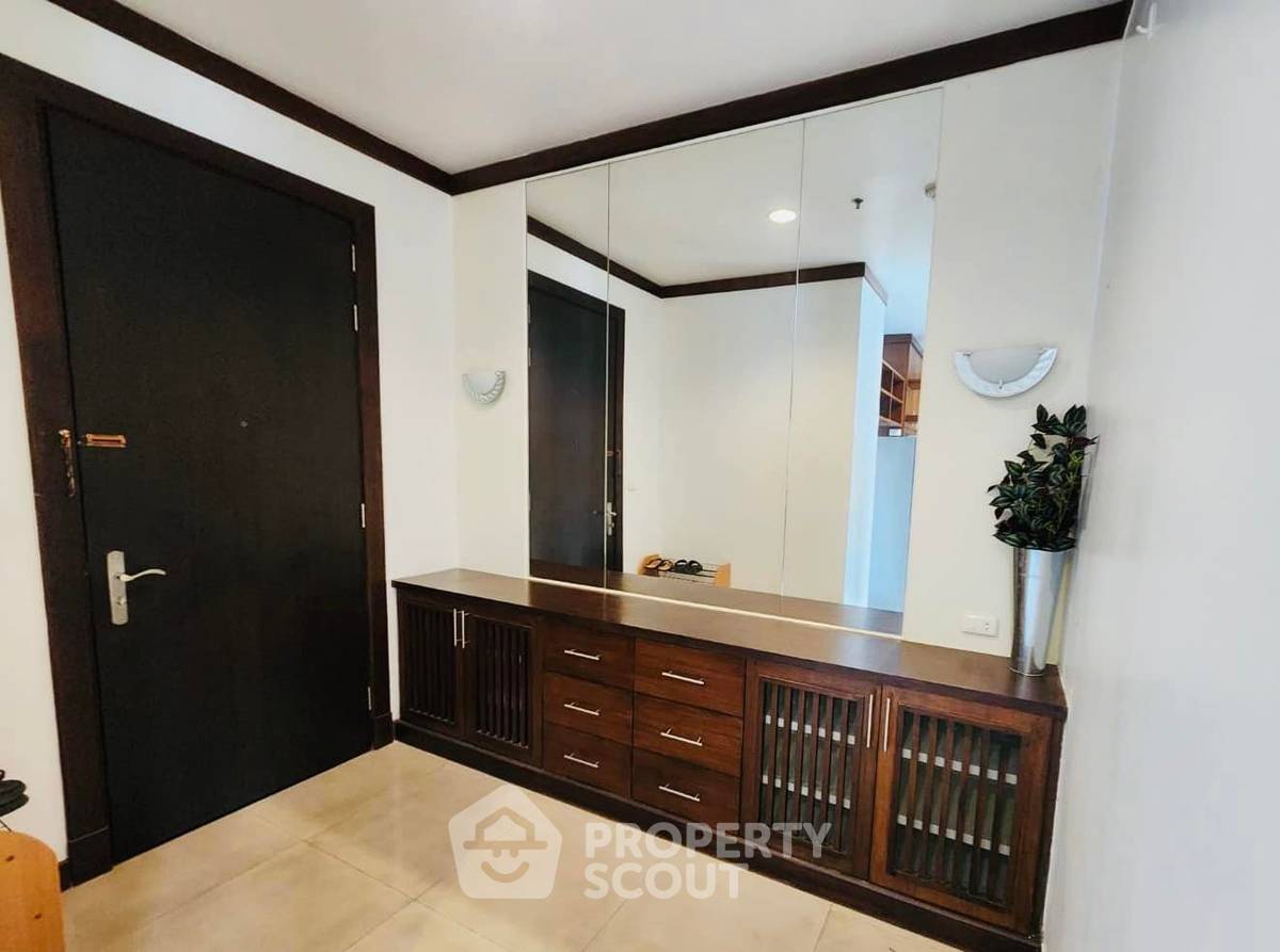 picture 2-BR Condo at Citi Smart Sukhumvit 18 near BTS Asok (ID 992503) - 2/7