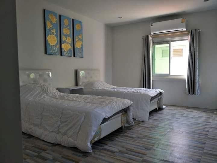 รูป 🏡✈️ให้เช่าบ้าน 3 ชั้น หลังใหญ่ ใกล้สนามบิน – ใกล้ รร.นานาชาติ พร้อมเฟอร์นิเจอร์ครบ  - รูปที่ 13/15