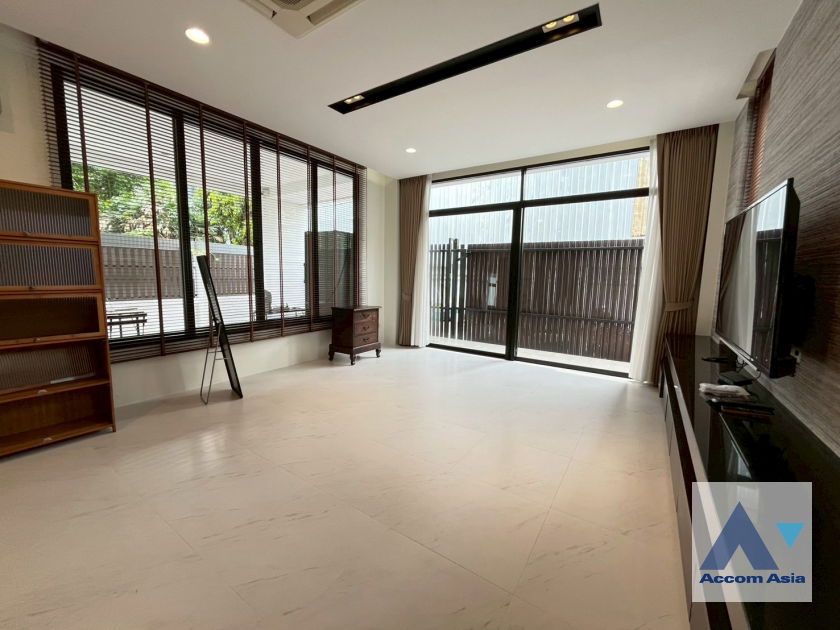 picture 🔼🔽 AccomA 📩  4 BR House in Khlong Toei (AA44093) - 3/20