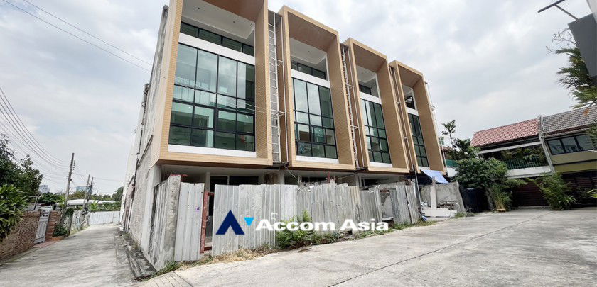รูป 🔼🔽 AccomA 📩 Brand-new townhome in Moon Terrace Village, near BTS Phrom Phong (AA32924) - รูปที่ 3/20