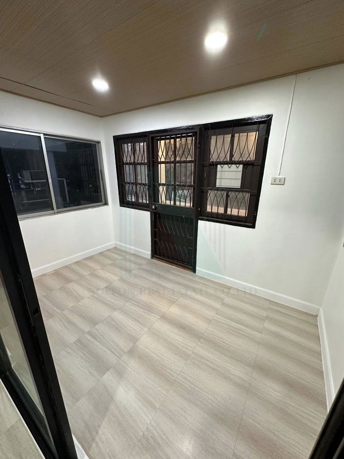 รูป 🚩 ขายทาวน์เฮาส์ โครงการ หมู่บ้านสราญรมย์ 2 ชั้น 2 ห้องนอน 2 ห้องน้ำ - รูปที่ 5/8