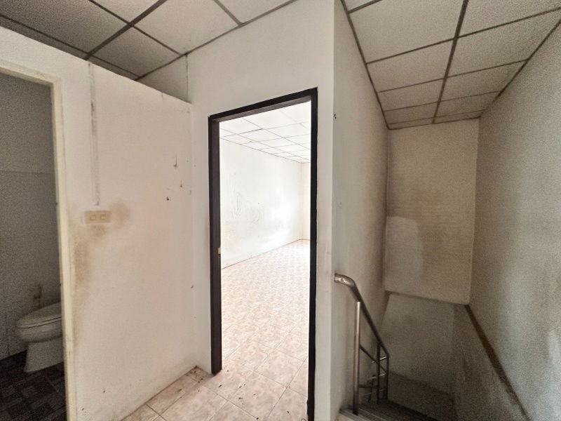 picture Townhouse for sale, Soi 4, Fueang Fa Village 9, Soi Mangkon Khanthi, selling price only 1.3 million baht!! Size 19 sq m. - 12/24