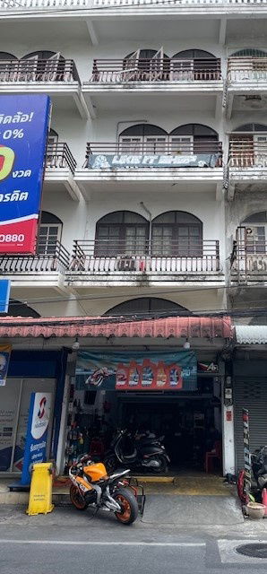 รูป ขายอาคารพาณิชย์ 4 ชั้นครึ่ง ติดถนนสุทธิสาร ราคาถูก - รูปที่ 1/3