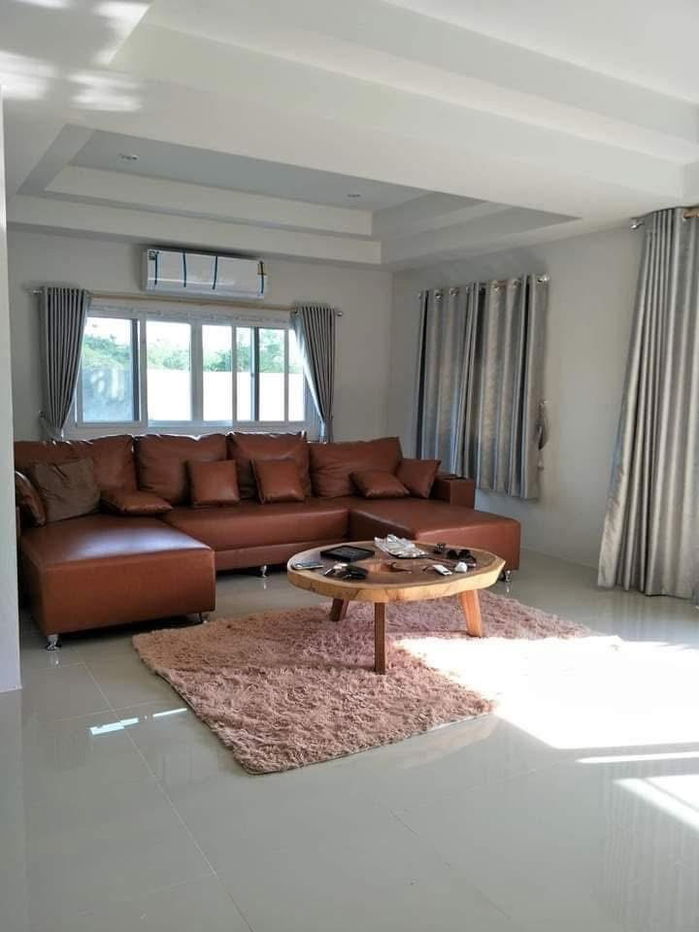 รูป 🏡✈️ให้เช่าบ้าน 3 ชั้น หลังใหญ่ ใกล้สนามบิน – ใกล้ รร.นานาชาติ พร้อมเฟอร์นิเจอร์ครบ  - รูปที่ 2/15