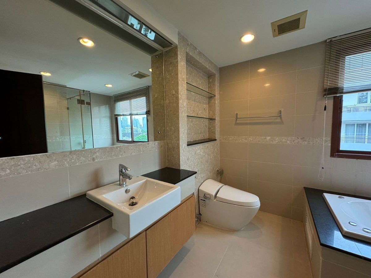 picture 🟢For Rent🟢The Crest Ruamrudee (BTS Phloen Chit) Beautiful room, fully furnished, 📱ADD LINE @nathong97 (reply ⚡ 24 Hr) P521 - 3/11