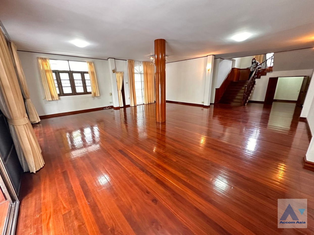 รูป 🔼🔽 AccomA 📩  Warm family house with wood floors and classic charm in Sathorn (AA35228) - รูปที่ 4/19