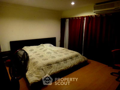 Townhouses for sale Bangkok : 3-BR Townhouse near BTS Phrom Phong (ID 2213898)