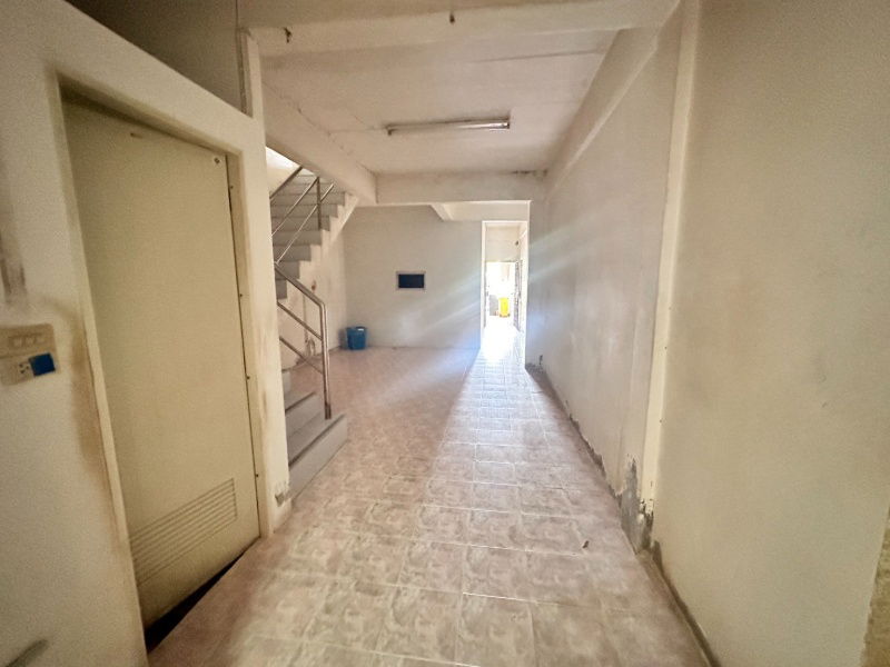 picture Townhouse for sale, Soi 4, Fueang Fa Village 9, Soi Mangkon Khanthi, selling price only 1.3 million baht!! Size 19 sq m. - 4/24