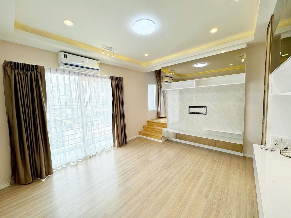 รูป P0087 ขายทาวน์เฮ้าส์ 3 ชั้น บ้านกลางเมือง สวนหลวง (หลังมุม พร้อมตกแต่ง) - รูปที่ 2/15