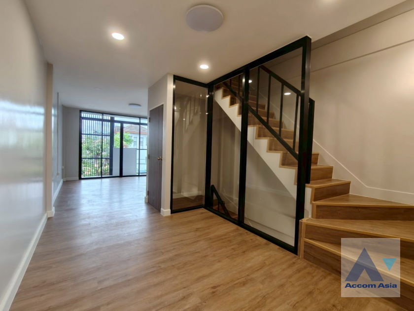 รูป 🔼🔽 AccomA 📩 Townhouse in Ekkamai with modern charm (AA42408) - รูปที่ 16/20