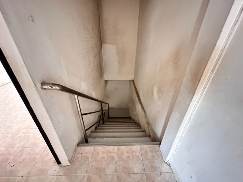 picture Townhouse for sale, Soi 4, Fueang Fa Village 9, Soi Mangkon Khanthi, selling price only 1.3 million baht!! Size 19 sq m. - 8/24
