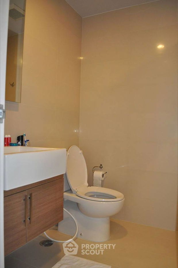 picture 1-BR Condo at Hive Taksin near BTS Wongwian Yai (ID 402629) - 5/7
