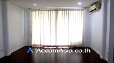ทาวน์โฮมให้เช่า : 🔼🔽 AccomA 📩 Home Office 4 BR Townhouse in Khlong Toei Nuea (AA18310)