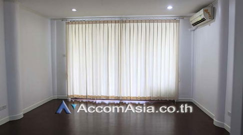🔼🔽 AccomA 📩 Home Office 4 BR Townhouse in Khlong Toei Nuea (AA18310)