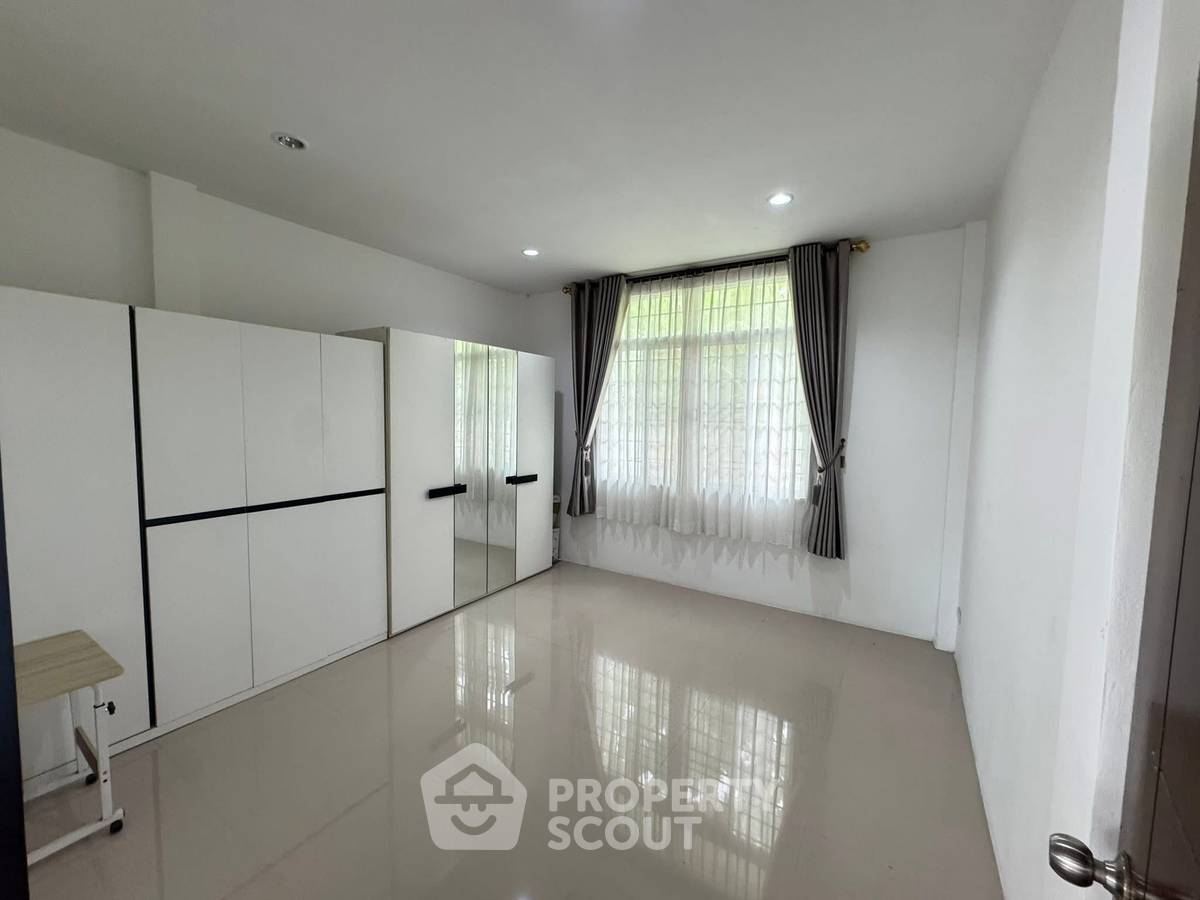 รูป บ้าน 4-ห้องนอน ใน หนองปรือ (ID 2212945) - รูปที่ 8/25