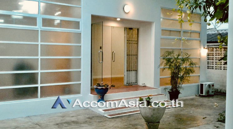 picture 🔼🔽 AccomA 📩  3 BR House in  (AA25432) - 1/13